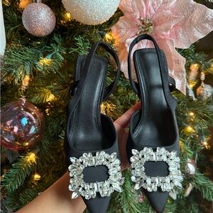 Elegant Black Women's Shoes with Crystal Embellishments
